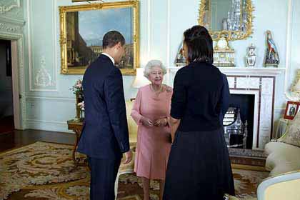власть королевы Великобритании - королева Великобритании и чета Обамы