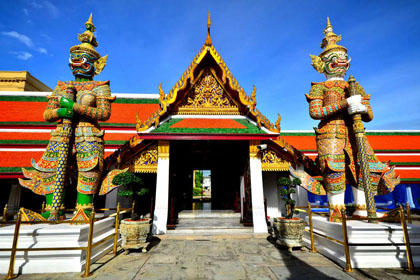лучшие туристические города - храм изумрудного Будды