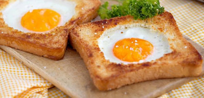 рецепты мужской кухни - гренки с яйцом