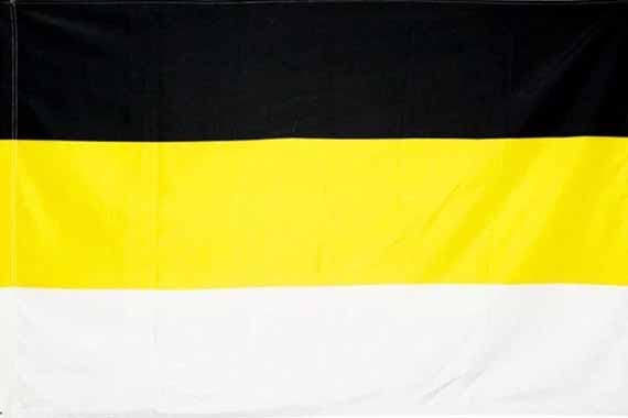 история российского флага - чёрно-желто-белый флаг