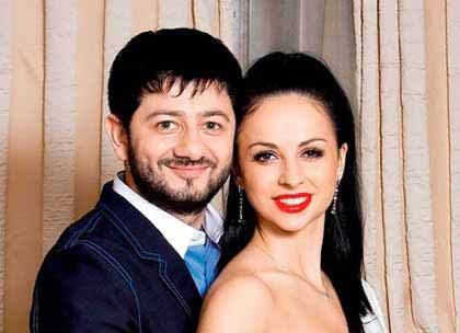 победители КВН - Галустян с женой