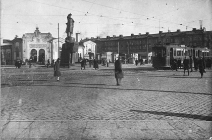 известный ленинградский памятник - 1927