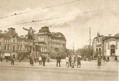 известный ленинградский памятник - 1930