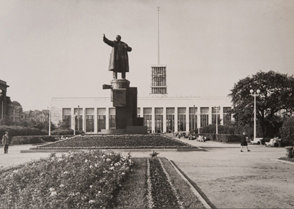 известный ленинградский памятник - 1960