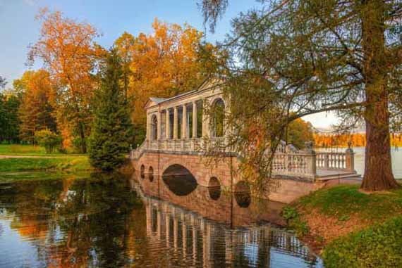 осень в парке - мраморный мост