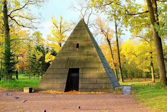 осень в парке - беседка пирамида
