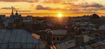 романтические места Петербурга - закат над крышам