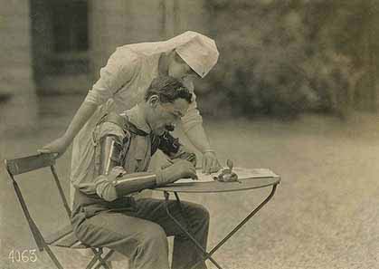 Медицинское обеспечение в Первой мировой войне - реабилитация французского солдата